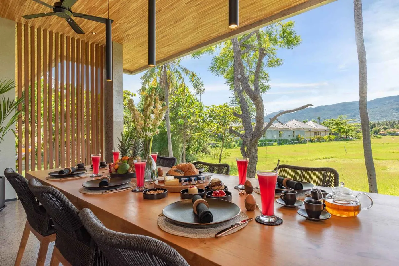 Breakfast facing the rice fields