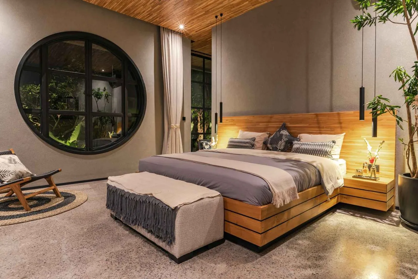 Third suite at night